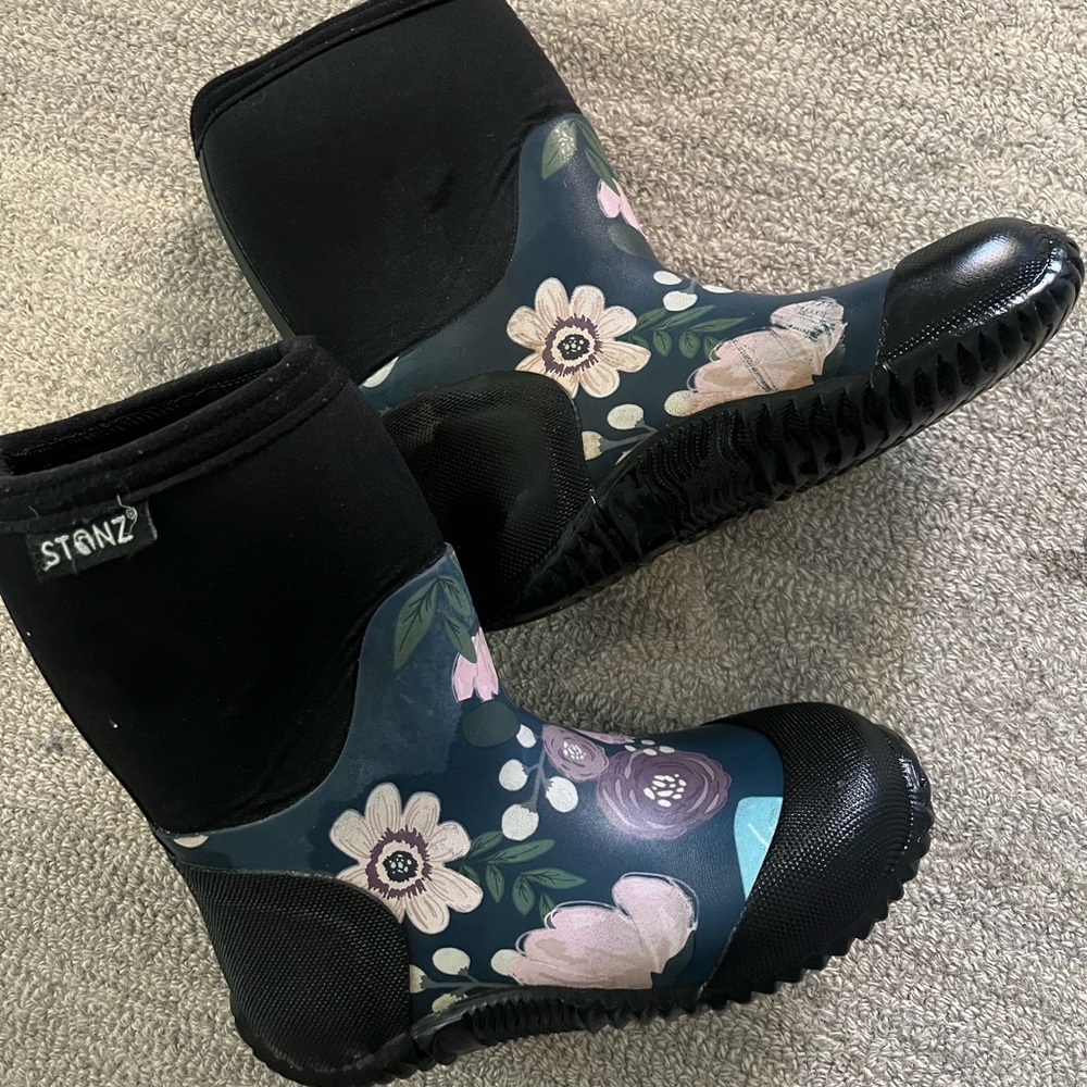 Stonz West Boots size 10 kids / Wildflower